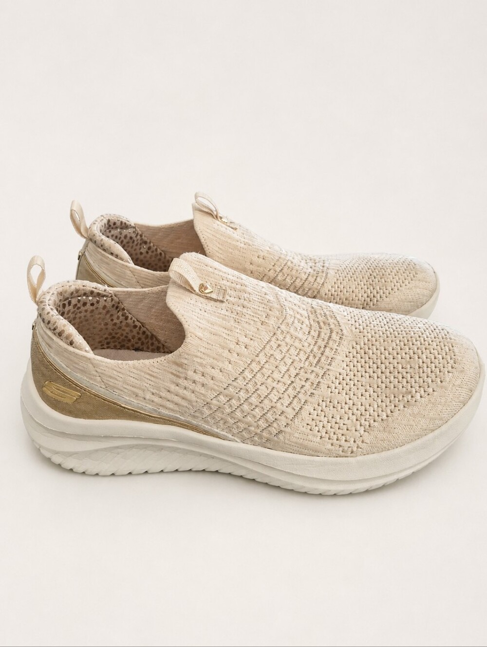 Skechers Women’s Size 6 Air-Cooled Memory Foam Cream Knit Slip-On Sneakers